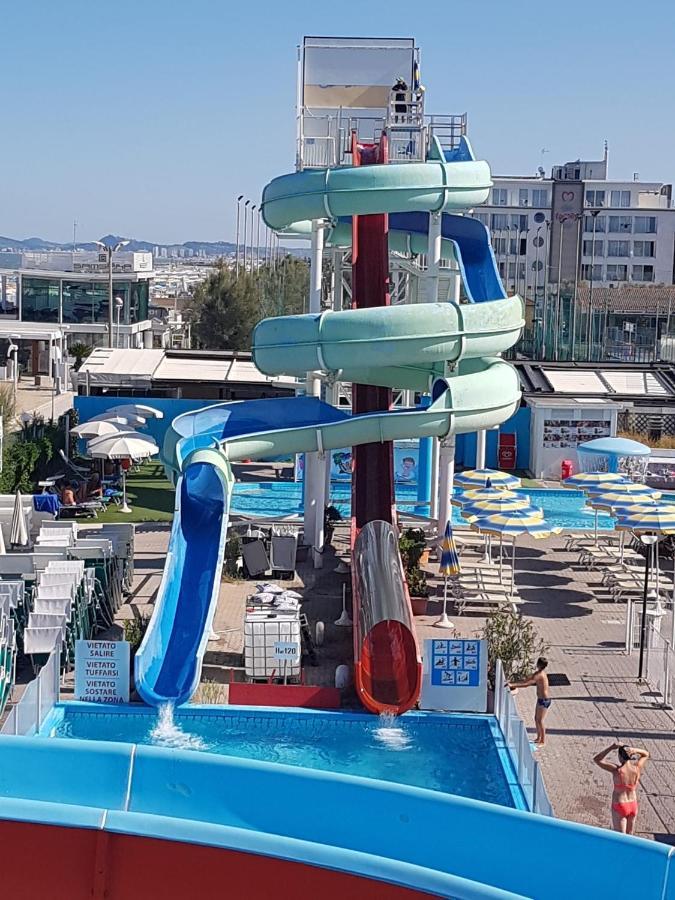 Hotel Monti Riccione Exteriör bild