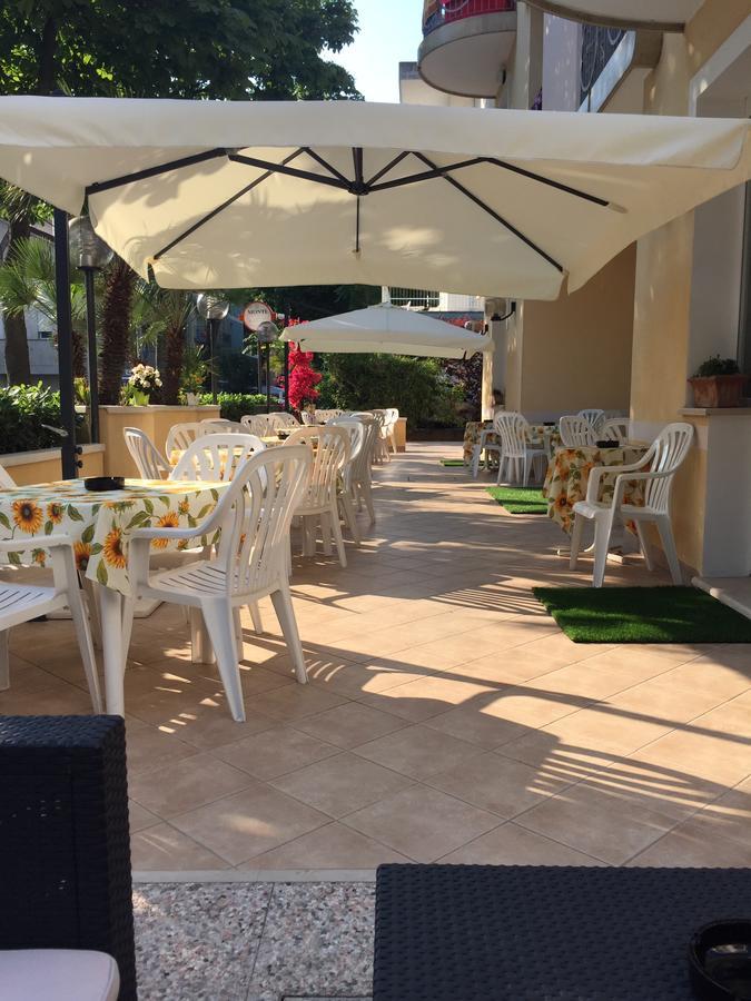 Hotel Monti Riccione Exteriör bild