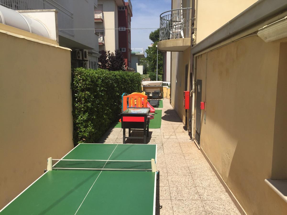 Hotel Monti Riccione Exteriör bild