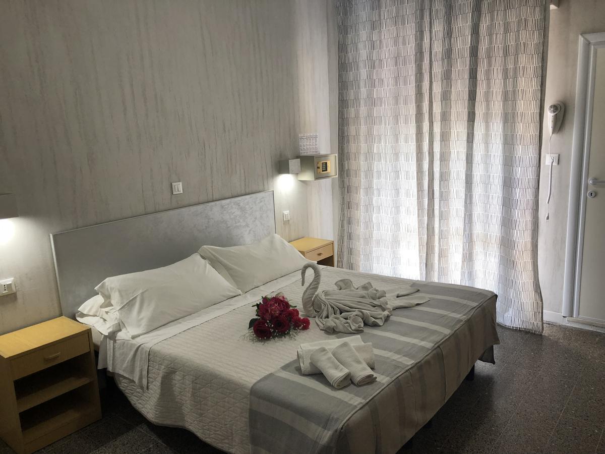 Hotel Monti Riccione Exteriör bild