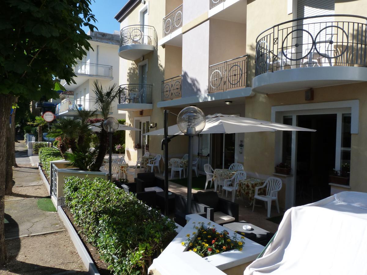 Hotel Monti Riccione Exteriör bild