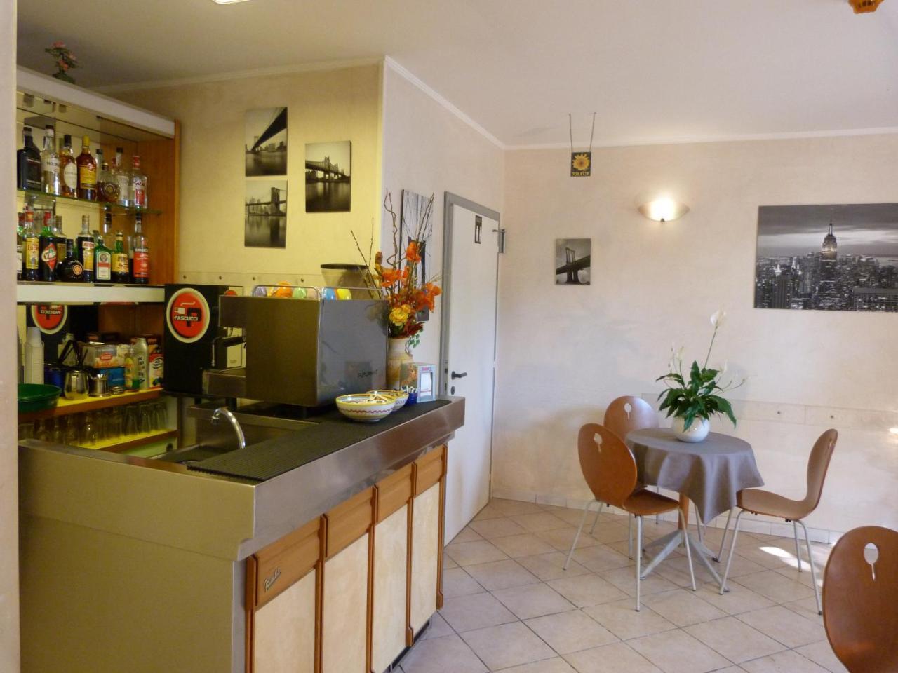 Hotel Monti Riccione Exteriör bild
