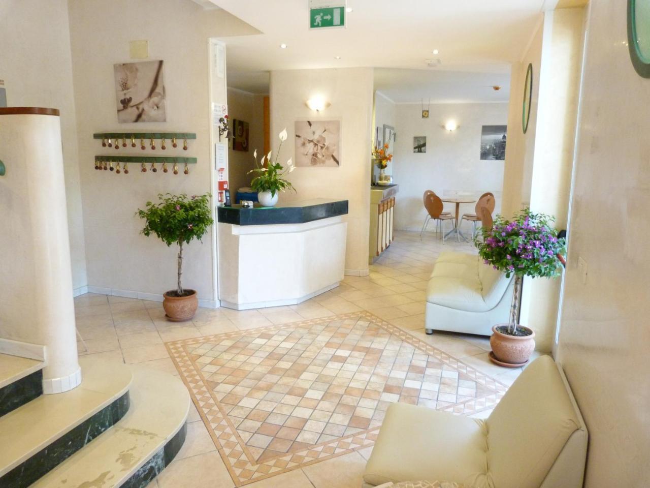 Hotel Monti Riccione Exteriör bild