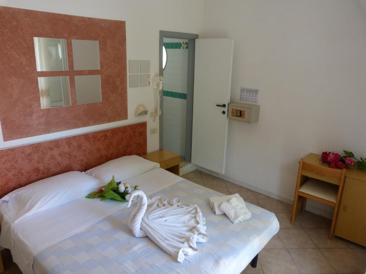 Hotel Monti Riccione Exteriör bild